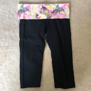 VS PINK Crop Yoga Pants